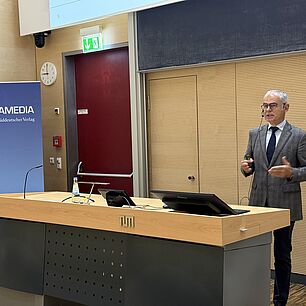 Prof. Dr. med. Thomas Horbach während seines Vortrags auf den IAT 2025