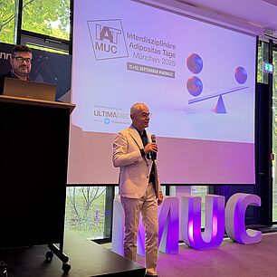 Prof. Dr. Horbach auf der Bühne bei den Interdisziplinären Adipositas Tagen 2026 in München.