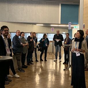 Teilnehmer der Interdisziplinären Adipositastage München 2025 im Pausenbereich