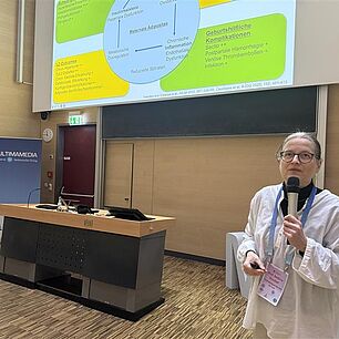 Dr. med. Bettina Kuschel während ihres Vortrags auf den Interdisziplinären Adipositastagen 2025 München