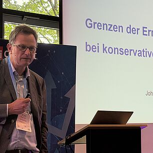 Prof. Dr. Johannes Erdmann während seines Vortrags bei den Interdisziplinären Adipositas Tagen 2026 in München.
