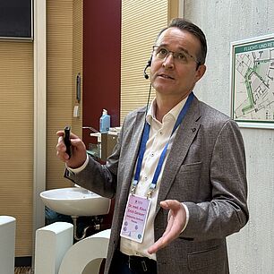 Dr. med. Klaus Erich Gerauer während seines Vortrags auf den IAT 2025 München