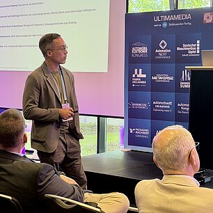Referent auf der Bühne bei den Interdisziplinären Adipositas Tage München 2026 während seines Vortrags.
