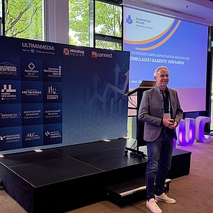 Fachbeirat Dr. med. Gert Bischoff während seines Vortrags auf der Bühne bei den Interdisziplinären Adipositas Tagen 2026 in München.