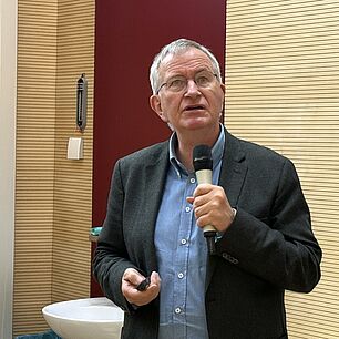 Prof. (em) Dr. med. Arndt Rolfs spricht auf den Interdisziplinären Adipositastagen 2025