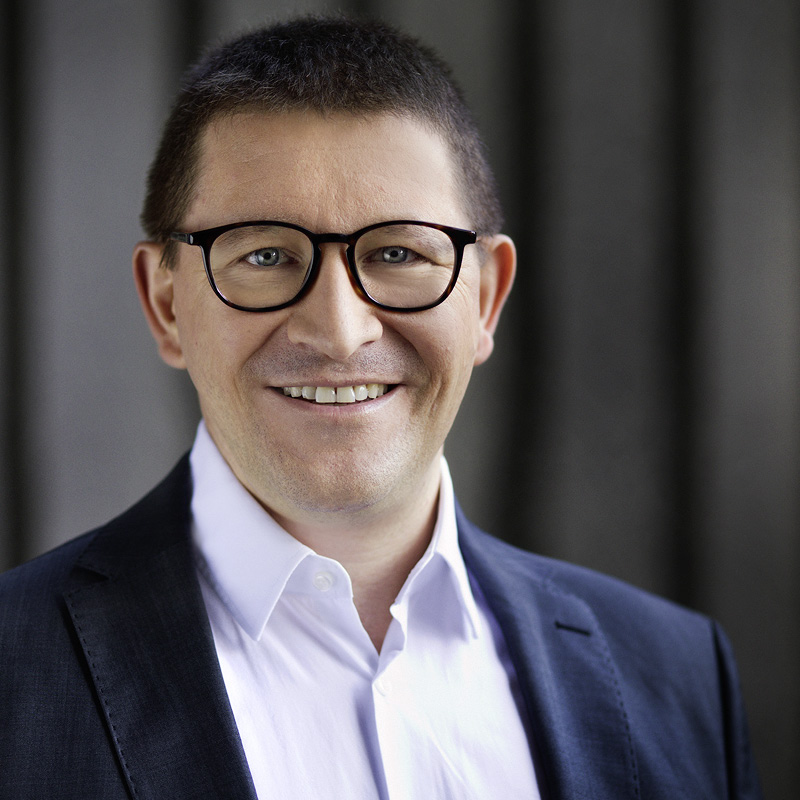 Porträt Dr. Sebastian Bonnemeier, Bereichsleiter Finanzen, Versicherungen & Medizin